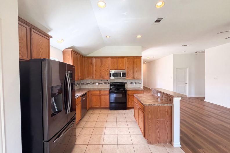 Photo 3 of 17 of 143 Pintail Ln, Sanger, TX