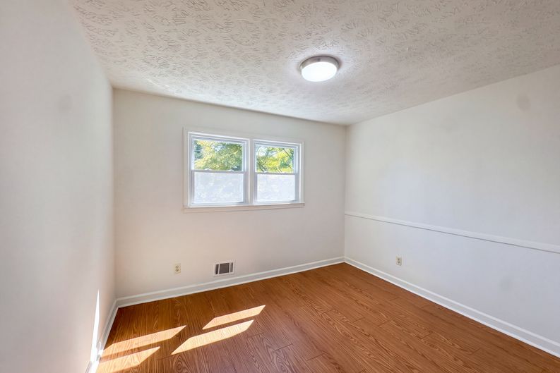 Photo 13 of 24 of 207 Mayflower Dr, Woodstock, GA
