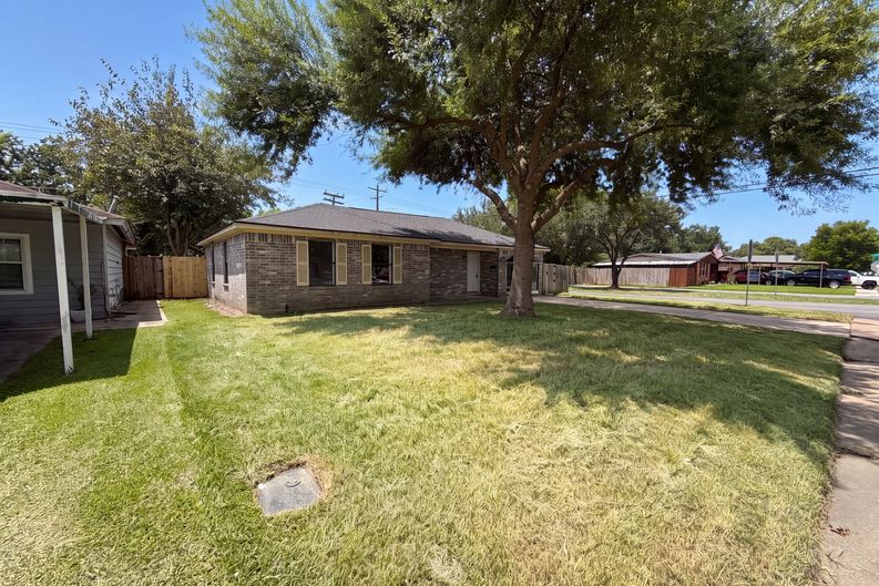 Photo 18 of 20 of 10502 Bessemer St, Houston, TX