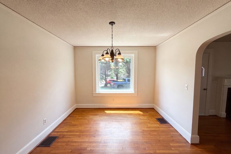 Photo 6 of 16 of 309 E Blue Ridge Dr, Greenville, SC