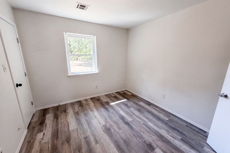 Photo 9 of 15 of 510 Holsey Dr, Noble, OK