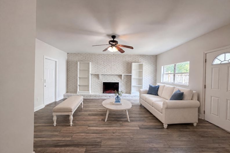 Photo 3 of 19 of 7008 Thurston Rd, Jacksonville, FL
