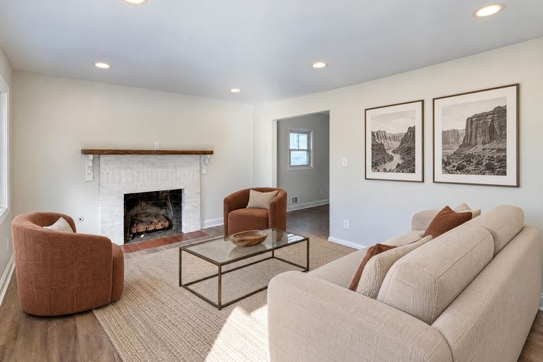 Photo 3 of 20 of 3007 Fairhill Rd, Fairfax, VA
