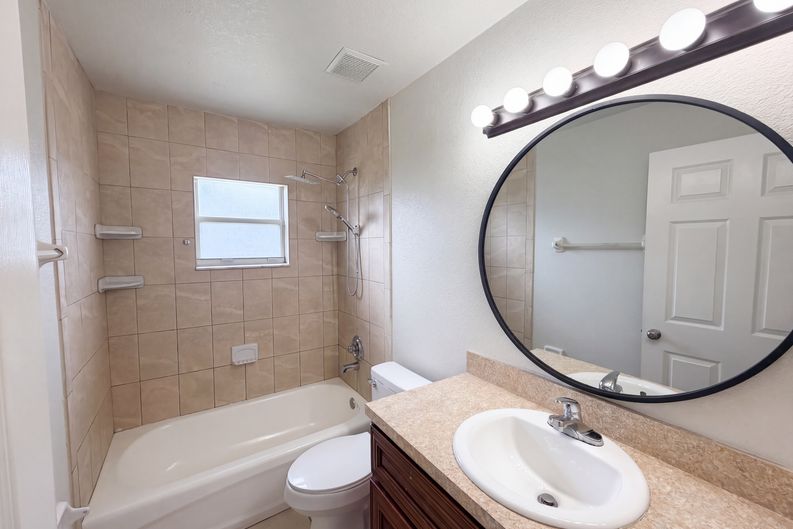 Photo 16 of 21 of 6536 Horizon Point Dr, Lakeland, FL