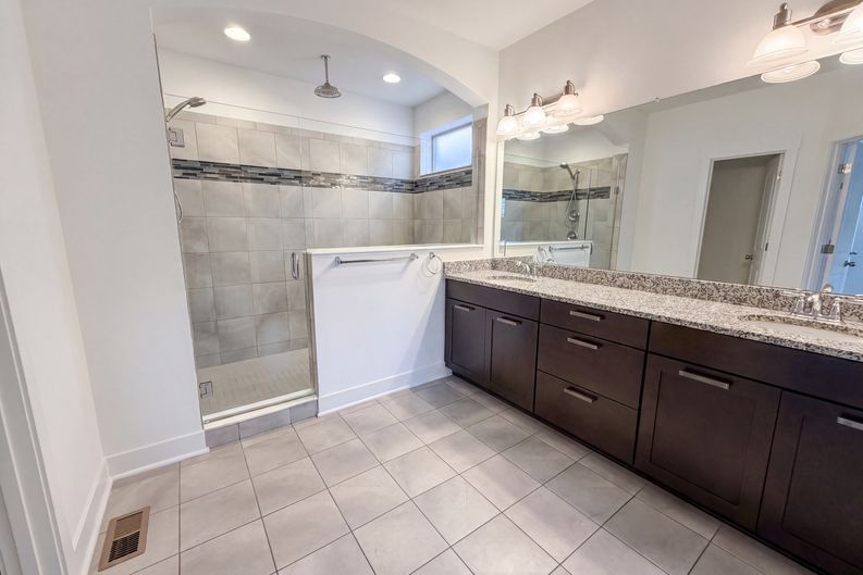 Photo 6 of 33 of 11466 E 27th Ave, Denver, CO