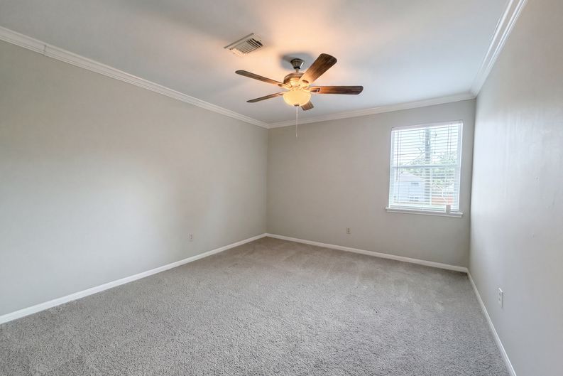 Photo 16 of 26 of 17406 Ridge Top Dr, Houston, TX