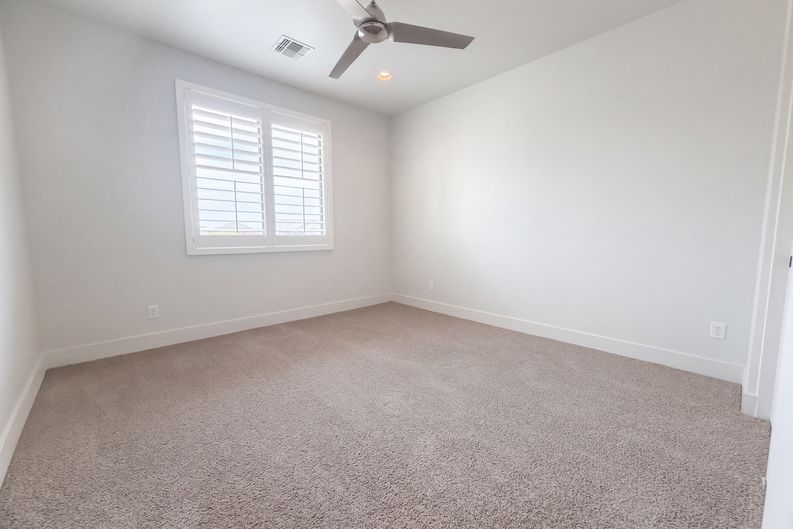Photo 11 of 17 of 3229 W Silverdale Rd, San Tan Valley, AZ