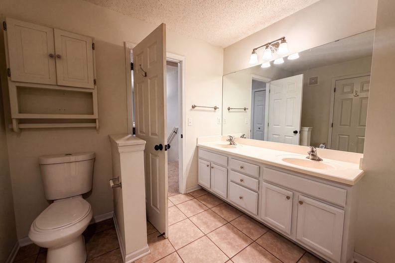 Photo 13 of 21 of 5221 Robin Ln, Farmington, MN