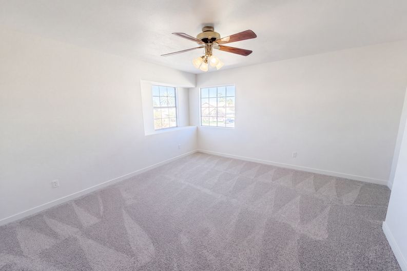 Photo 23 of 41 of 1917 Altivo Dr, Henderson, NV