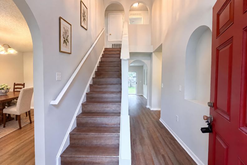 Photo 6 of 34 of 8215 Foxdale Dr, Jacksonville, FL
