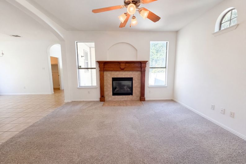 Photo 8 of 23 of 1700 Forsythe Dr, Savannah, TX