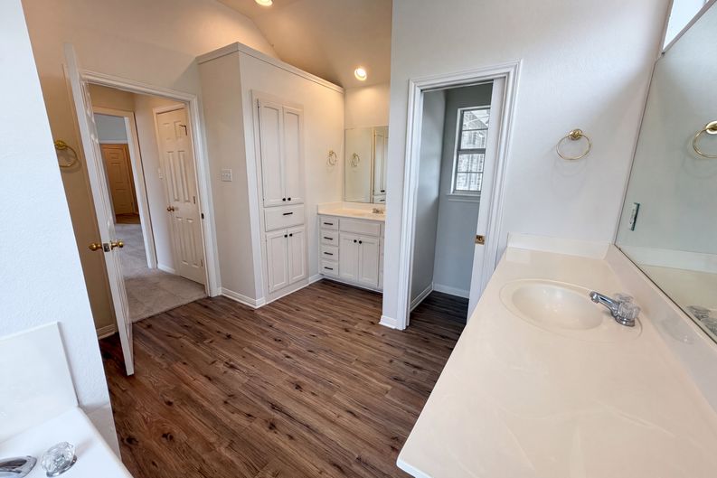 Photo 11 of 25 of 1226 Oakmanor Cir, Hewitt, TX