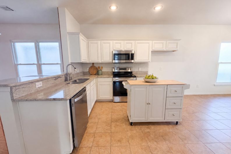 Photo 3 of 17 of 10061 Cedar Lake Dr, Providence Village, TX