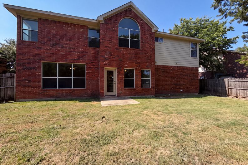 Photo 5 of 20 of 448 N Waterford Oaks Dr, Cedar Hill, TX