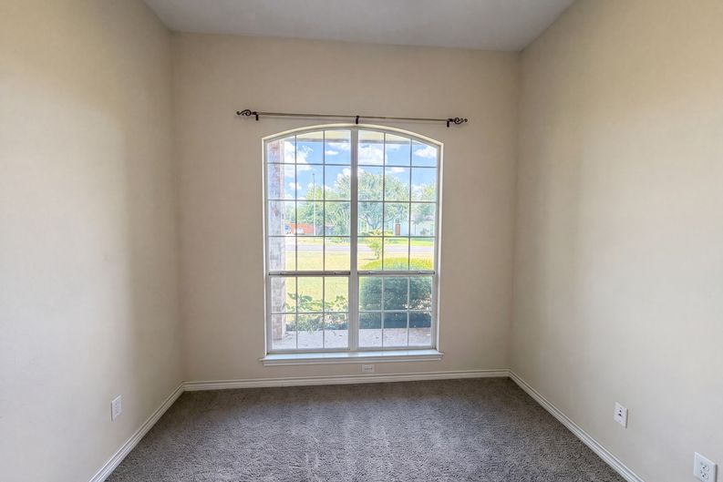 Photo 9 of 16 of 11117 Weatherford Dr, Belton, TX