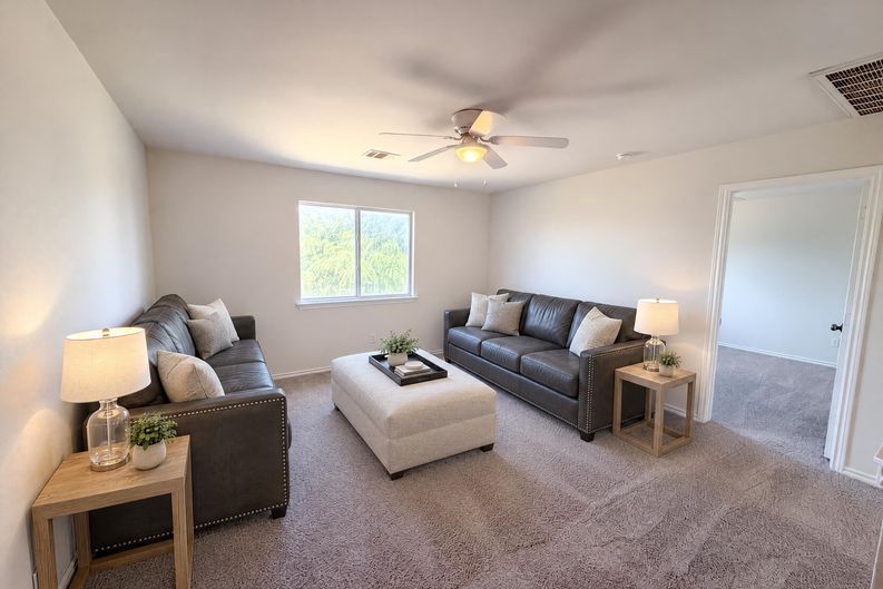 Photo 10 of 20 of 710 Encanto Dr, Leander, TX