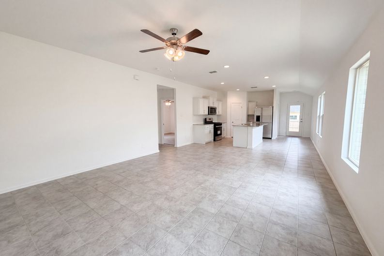 Photo 3 of 16 of 13592 Gunsmoke Ln, Cresson, TX