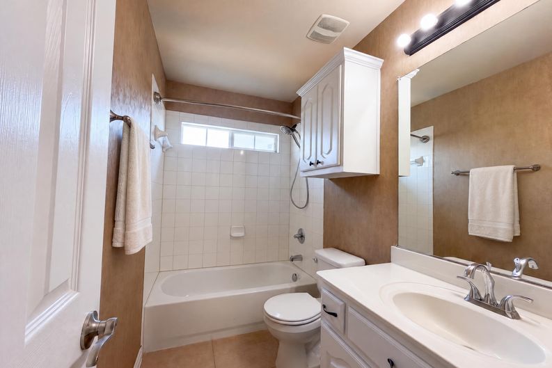 Photo 23 of 29 of 409 Lone Oak Ct, Kennedale, TX
