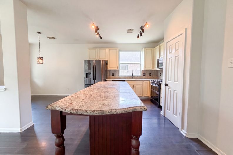 Photo 12 of 23 of 16107 Horseshoe Hill Ct, Cypress, TX