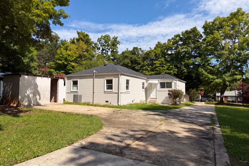 Photo 16 of 19 of 18 Rhyne Ave, Winston Salem, NC