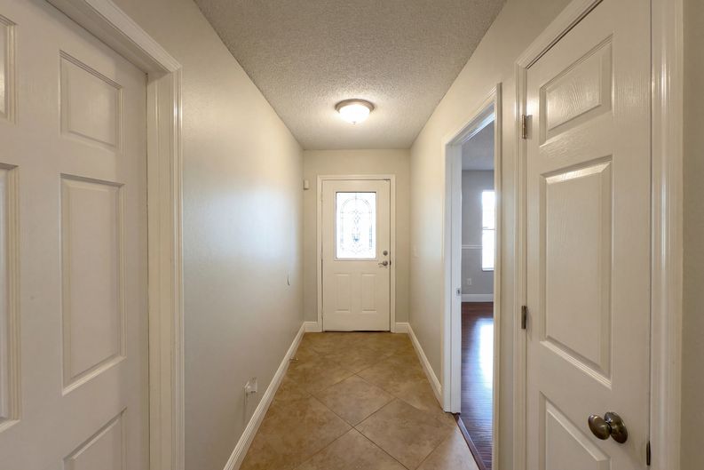 Photo 7 of 18 of 1696 Chatham Cir, Apopka, FL