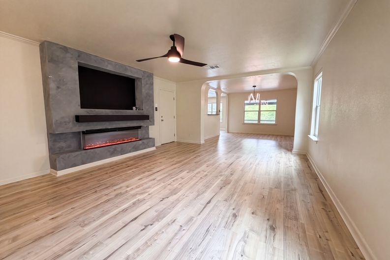 Photo 6 of 19 of 10602 Springwood Sq, Universal City, TX