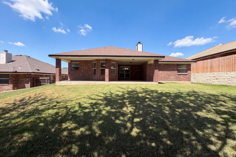 Photo 5 of 17 of 5415 Foxhill Rd, Temple, TX