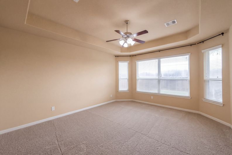 Photo 3 of 40 of 9003 Newcroft Ct, Tomball, TX