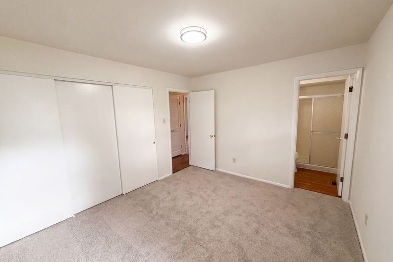 Photo 4 of 19 of 1621 Christy Dr, Saint Charles, MO