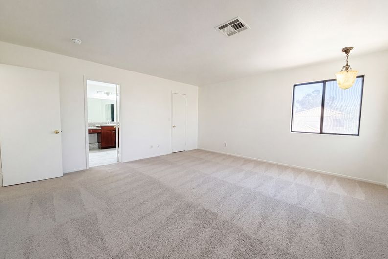 Photo 18 of 28 of 2801 Autumn Haze Ln, Las Vegas, NV