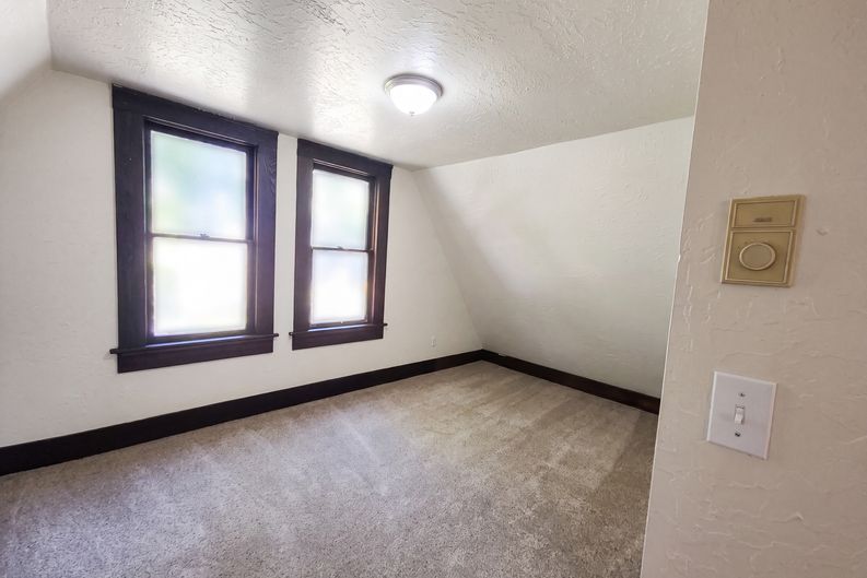 Photo 19 of 29 of 1011 Almaden St, Eugene, OR