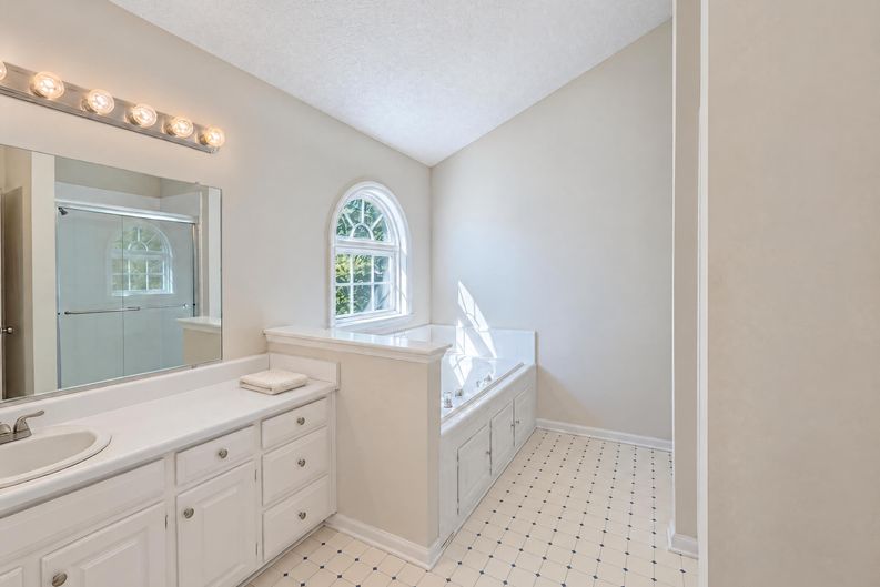 Photo 12 of 25 of 6113 Remington Lake Dr, Raleigh, NC