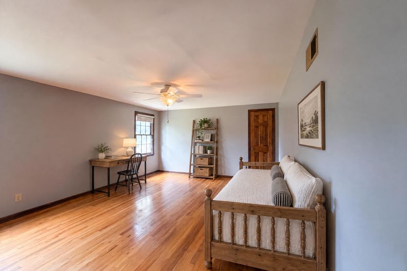 Photo 18 of 27 of 6916 N Overland Dr, Kansas City, MO
