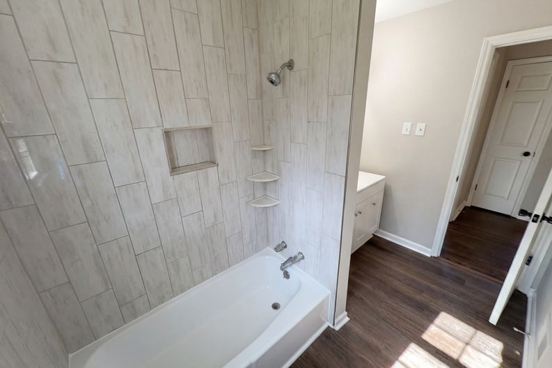 Photo 17 of 31 of 7700 Meadowdale Ln, Charlotte, NC