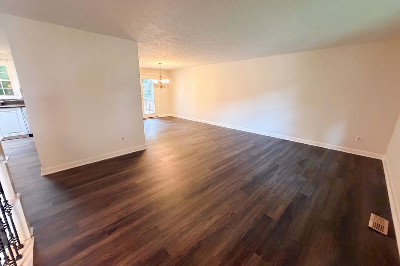 Photo 6 of 24 of 1346 Fairfield Dr SW, Lilburn, GA