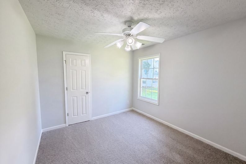 Photo 15 of 35 of 1396 Bramlett Forest Ct, Lawrenceville, GA