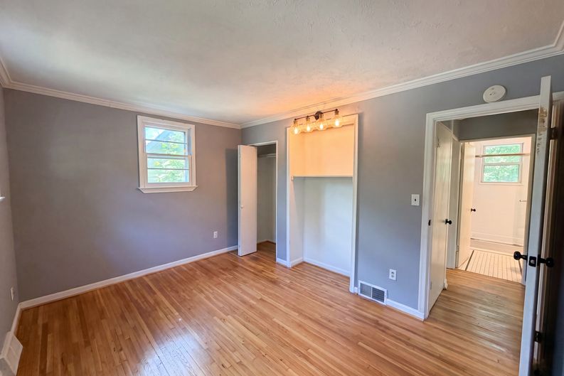 Photo 10 of 39 of 4027 Lawrence Ave, Kensington, MD