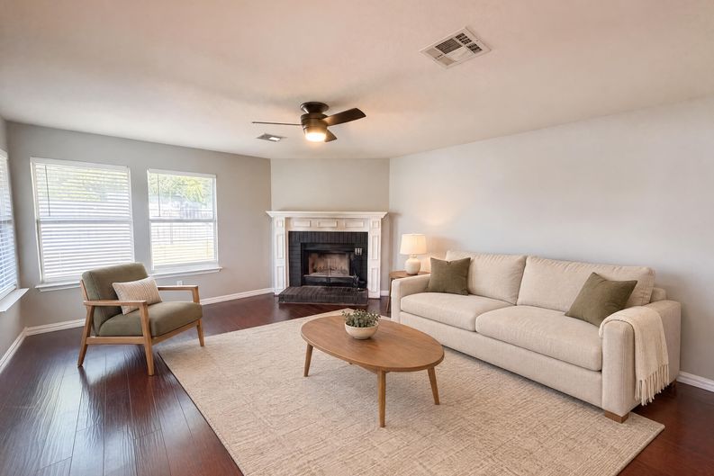 Photo 3 of 21 of 4609 Oxford Dr, Killeen, TX