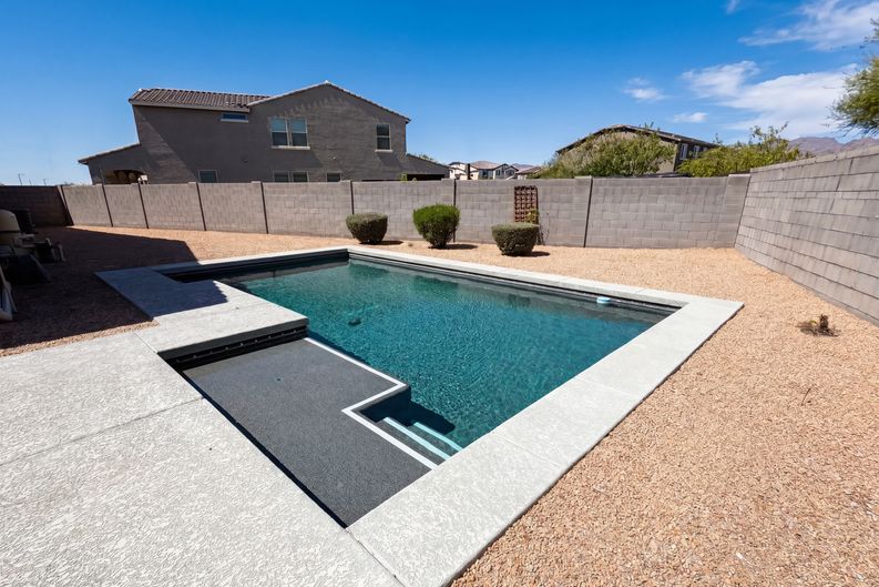 Photo 6 of 38 of 18840 W Mercer Ln, Surprise, AZ