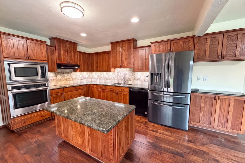 Photo 11 of 28 of 530 Shadowcrest Ln, Coppell, TX