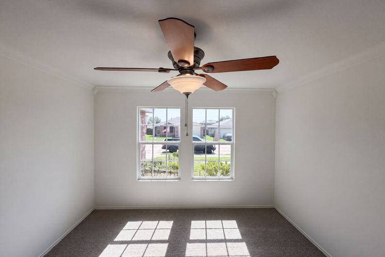 Photo 9 of 18 of 6200 St James Pl, Denton, TX