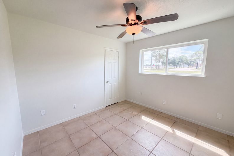 Photo 15 of 18 of 3206 Brookdale Ct, Deer Park, TX