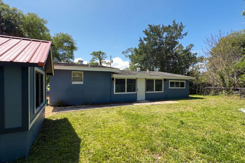 Photo 5 of 19 of 1385 Bender Ave, Daytona Beach, FL