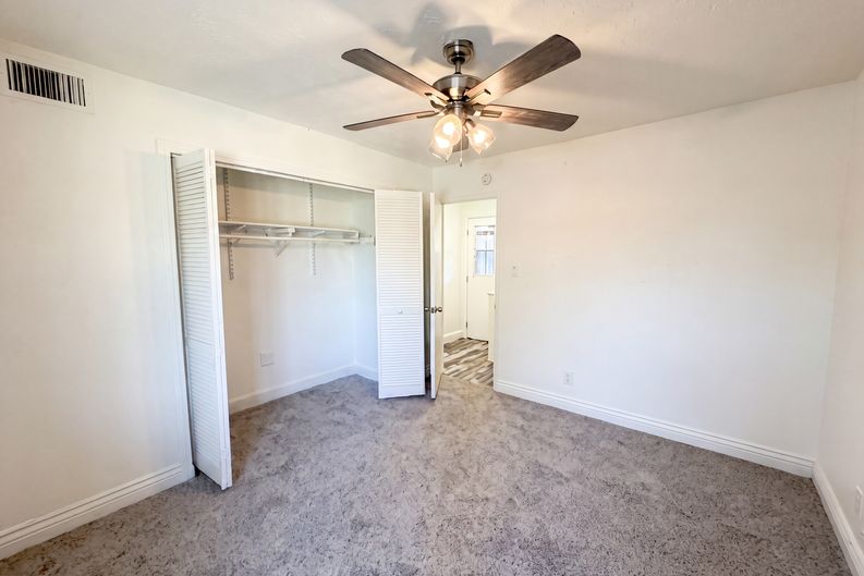 Photo 13 of 31 of 1422 Oakmont Dr, Roseville, CA
