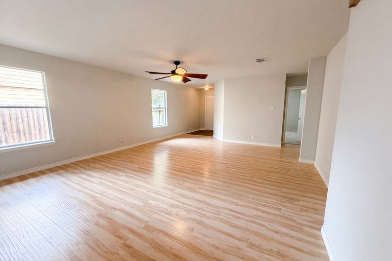 Photo 3 of 16 of 616 Barbara Way, Bastrop, TX