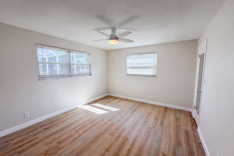 Photo 4 of 21 of 624 Sherman Rd, South Daytona, FL