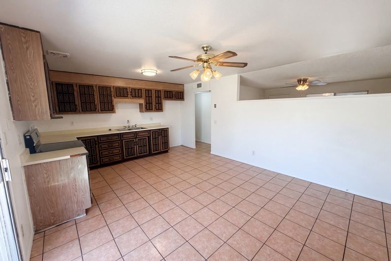 Photo 8 of 19 of 2831 N 70th Dr, Phoenix, AZ