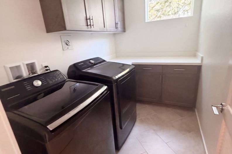 Photo 13 of 21 of 573 Winchester Dr, Oxnard, CA