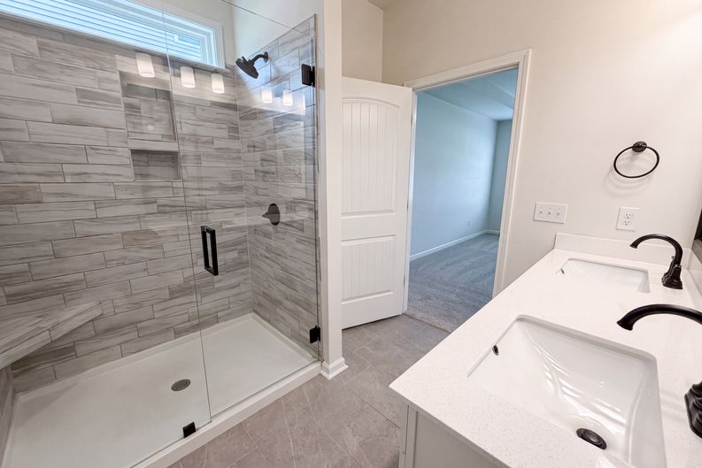 Photo 19 of 37 of 7463 Buckview Ct, Kernersville, NC