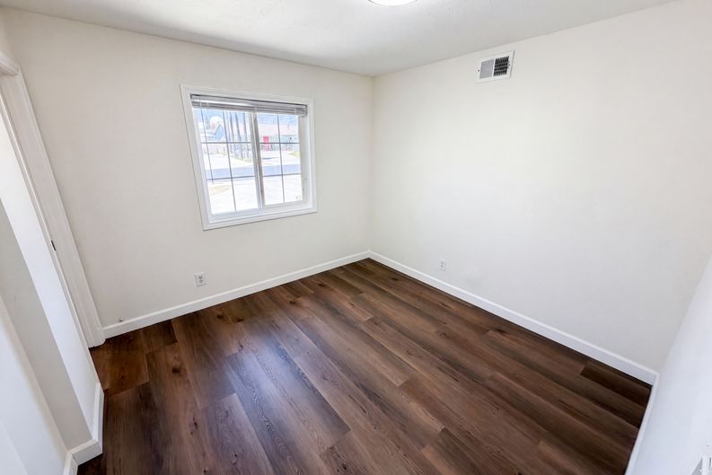 Photo 11 of 30 of 21312 E Greenhaven St, Covina, CA